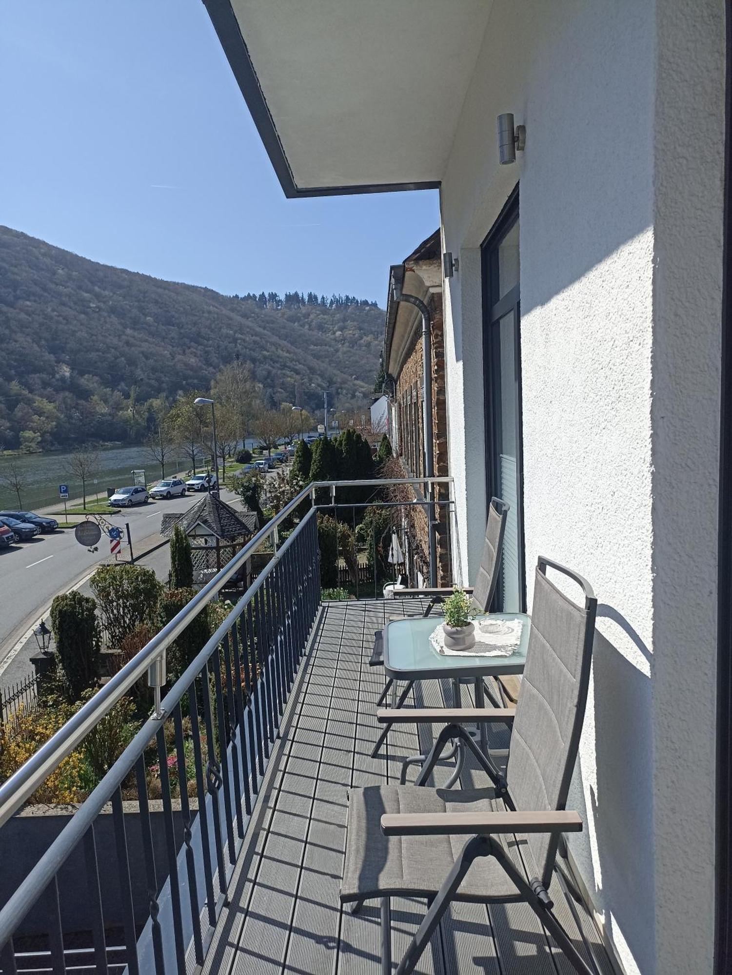 Haus Mosel Apartment Klotten Bagian luar foto